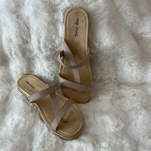 Easy Street Women's Tan Sandals